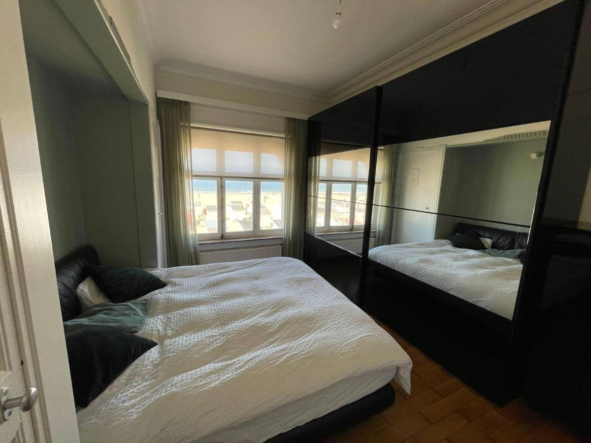 Uniek Appartement Op De Zeedijk Met Parking Oostende Eksteriør bilde